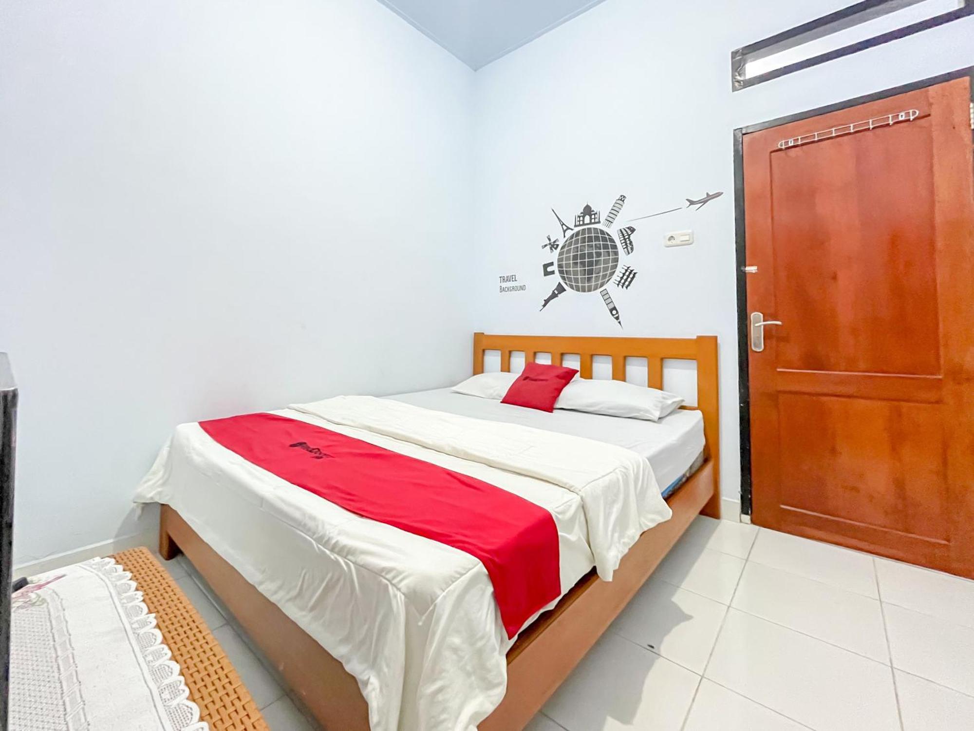 Reddoorz Syariah At Home Ampana Guest House Ampana Kota מראה חיצוני תמונה