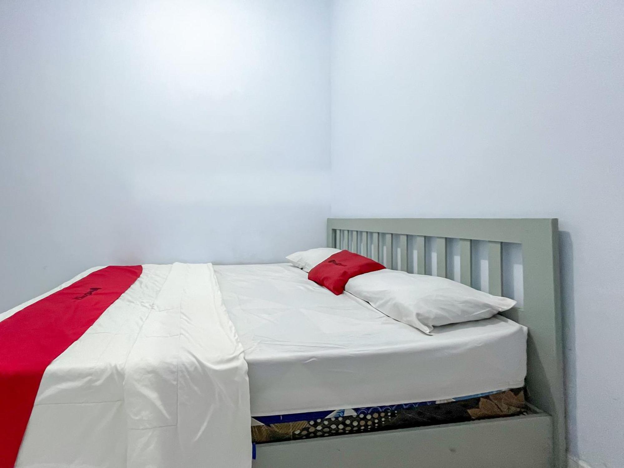 Reddoorz Syariah At Home Ampana Guest House Ampana Kota מראה חיצוני תמונה