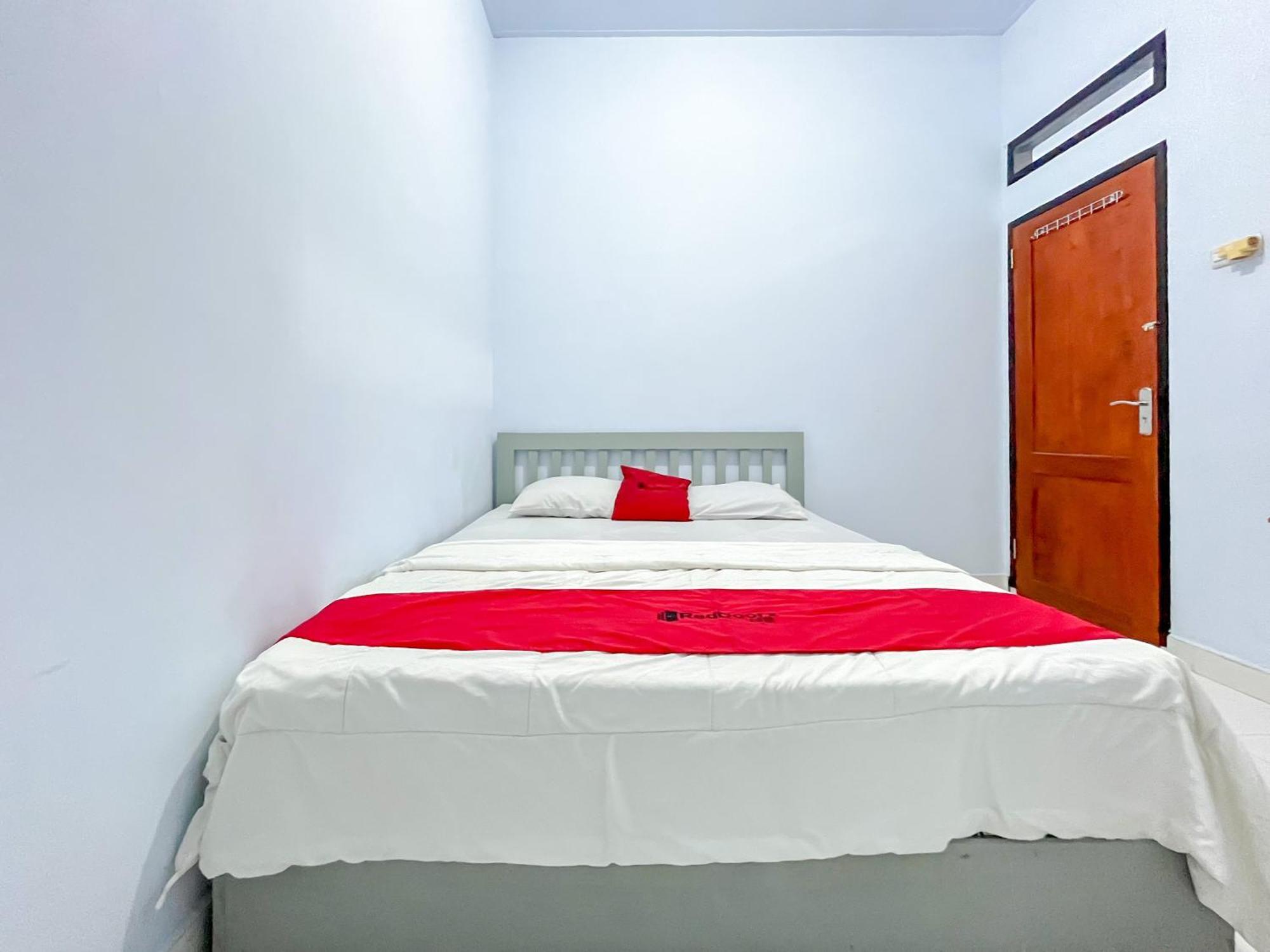 Reddoorz Syariah At Home Ampana Guest House Ampana Kota מראה חיצוני תמונה