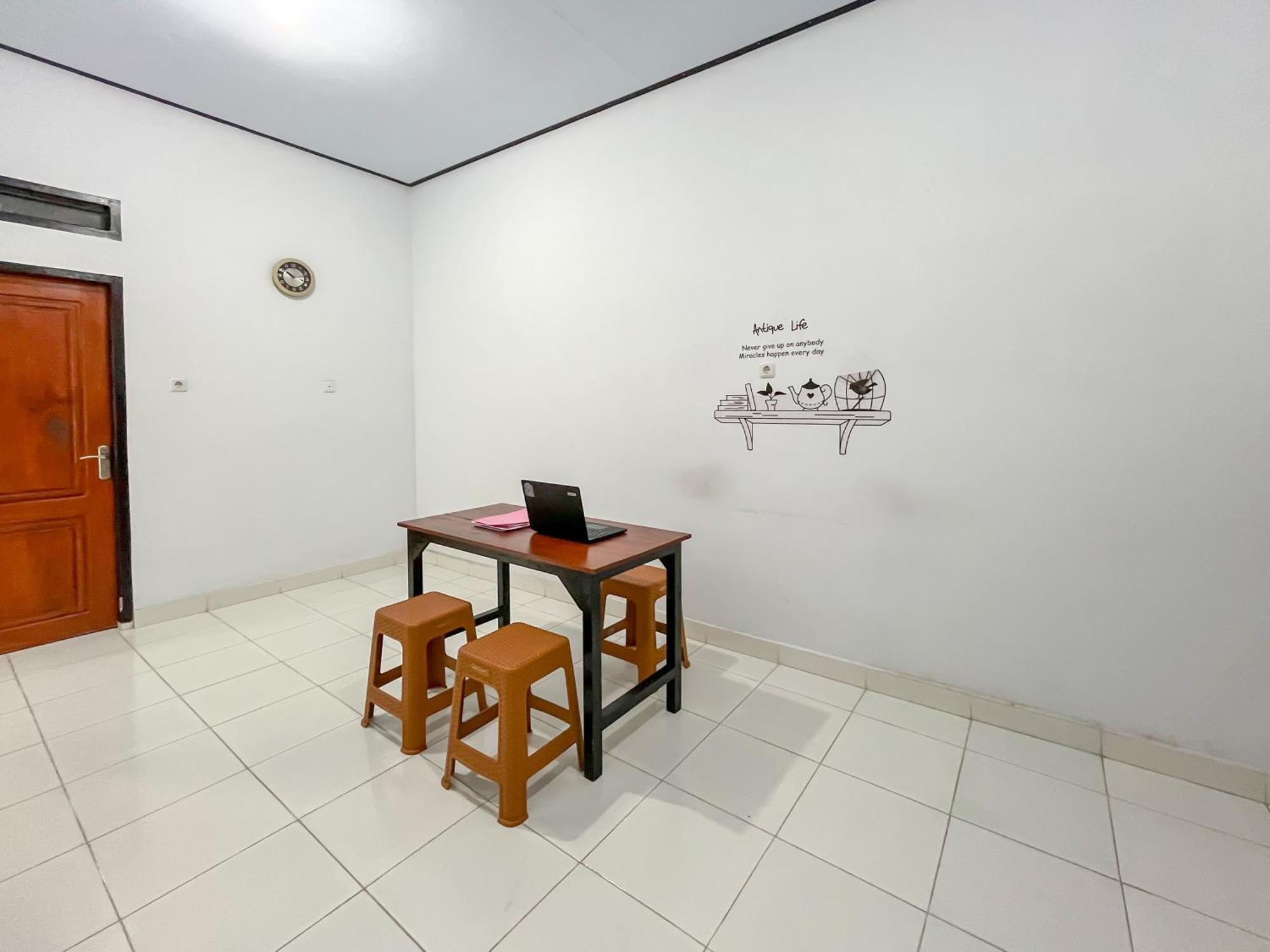 Reddoorz Syariah At Home Ampana Guest House Ampana Kota מראה חיצוני תמונה