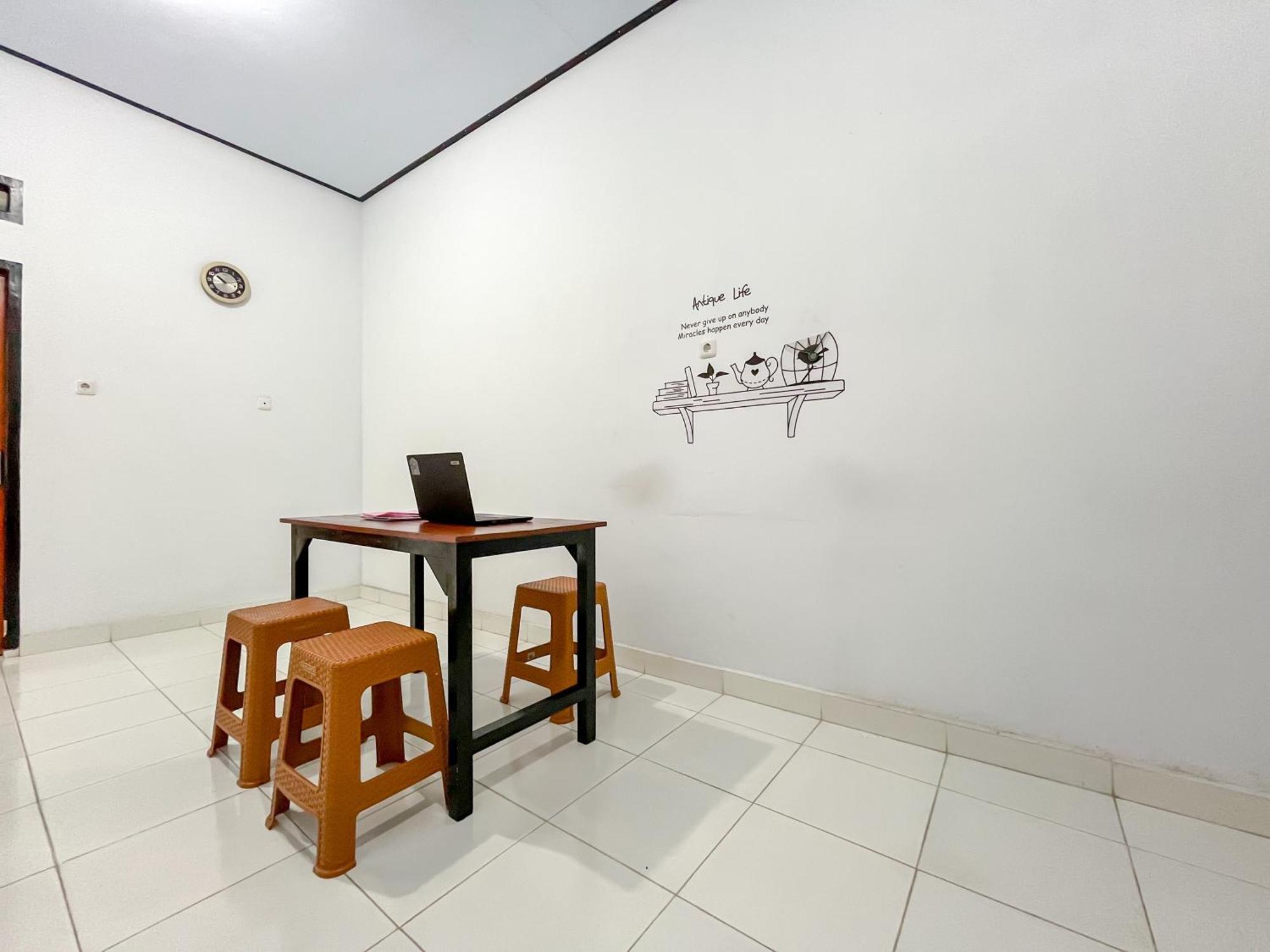 Reddoorz Syariah At Home Ampana Guest House Ampana Kota מראה חיצוני תמונה