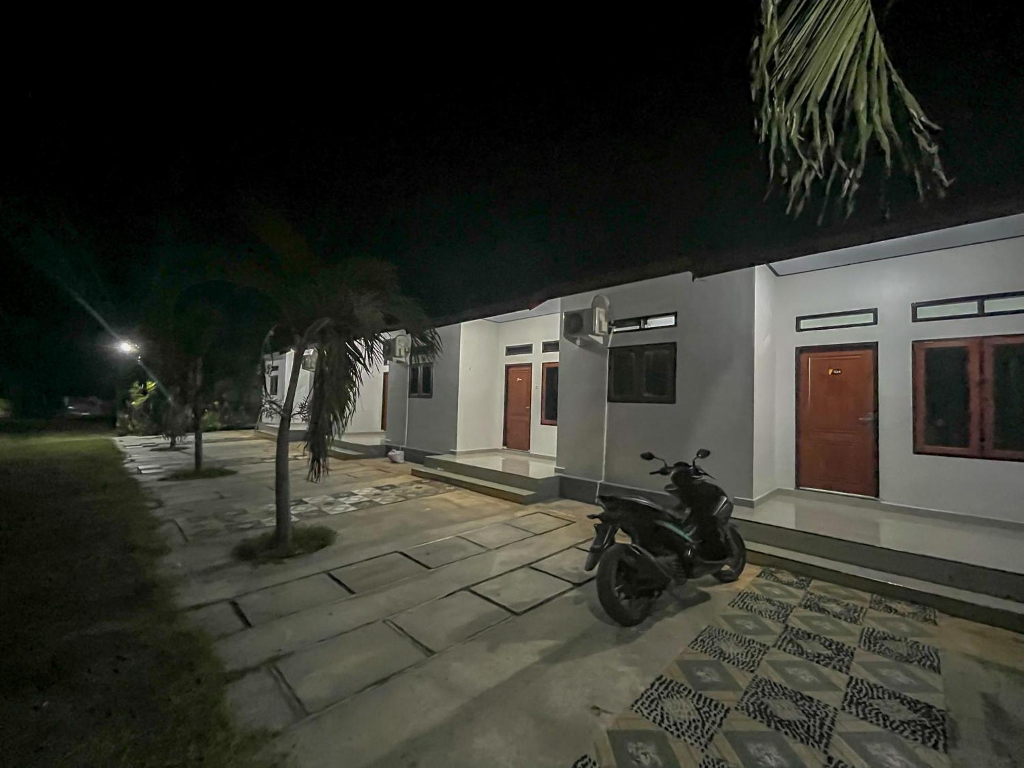 Reddoorz Syariah At Home Ampana Guest House Ampana Kota מראה חיצוני תמונה