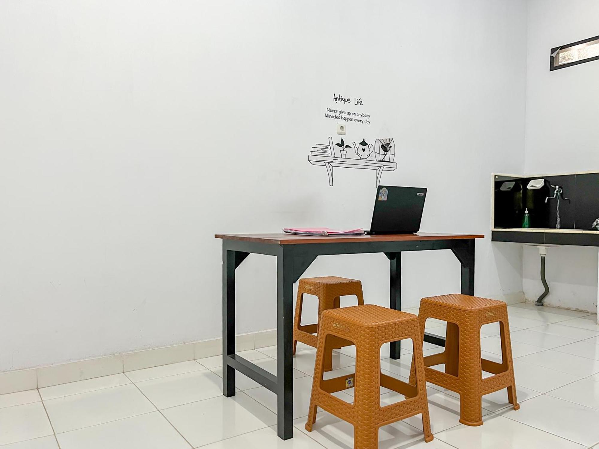 Reddoorz Syariah At Home Ampana Guest House Ampana Kota מראה חיצוני תמונה